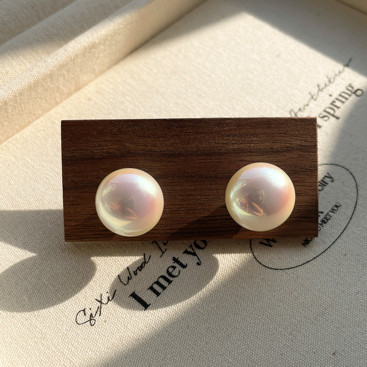 Retro Steamed Bread Pearl Light Luxury Earrings