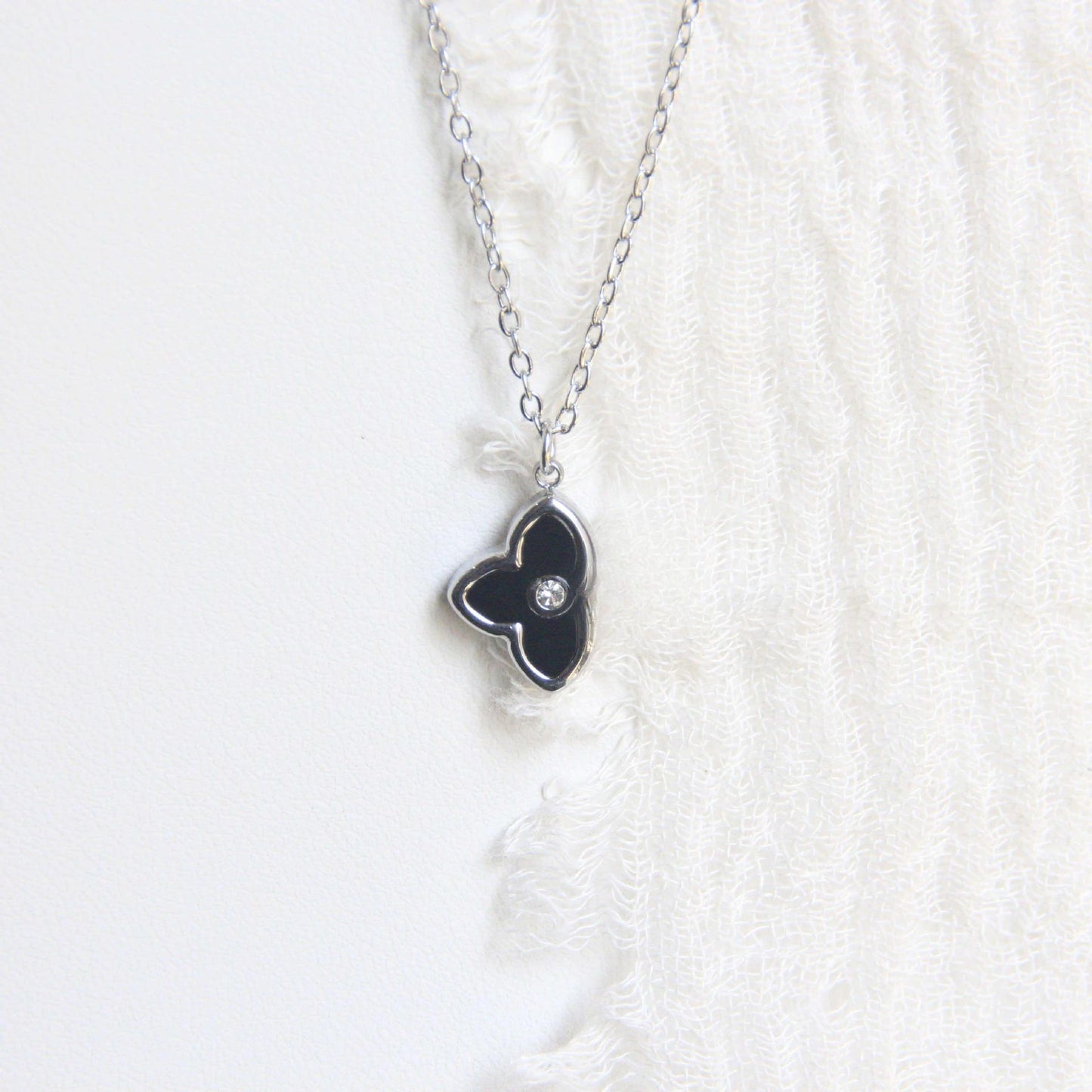 Lucky Four-leaf Flower Inlaid Fritillary Titanium Steel Clover Female Necklaces