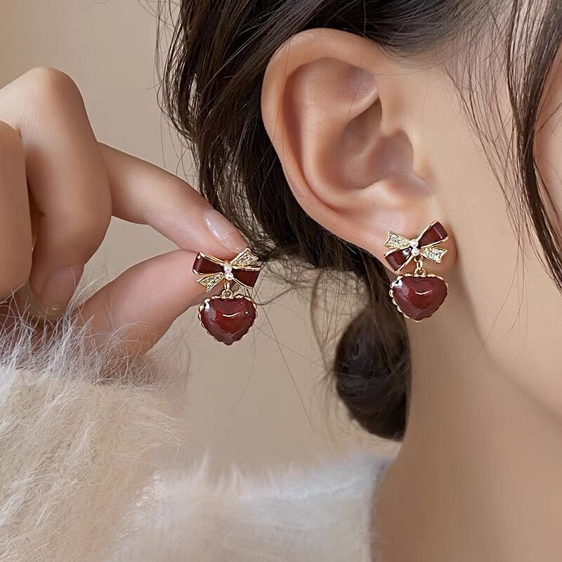 Women's Luxury Red Heart-shaped Ear Elegant Wild Earrings