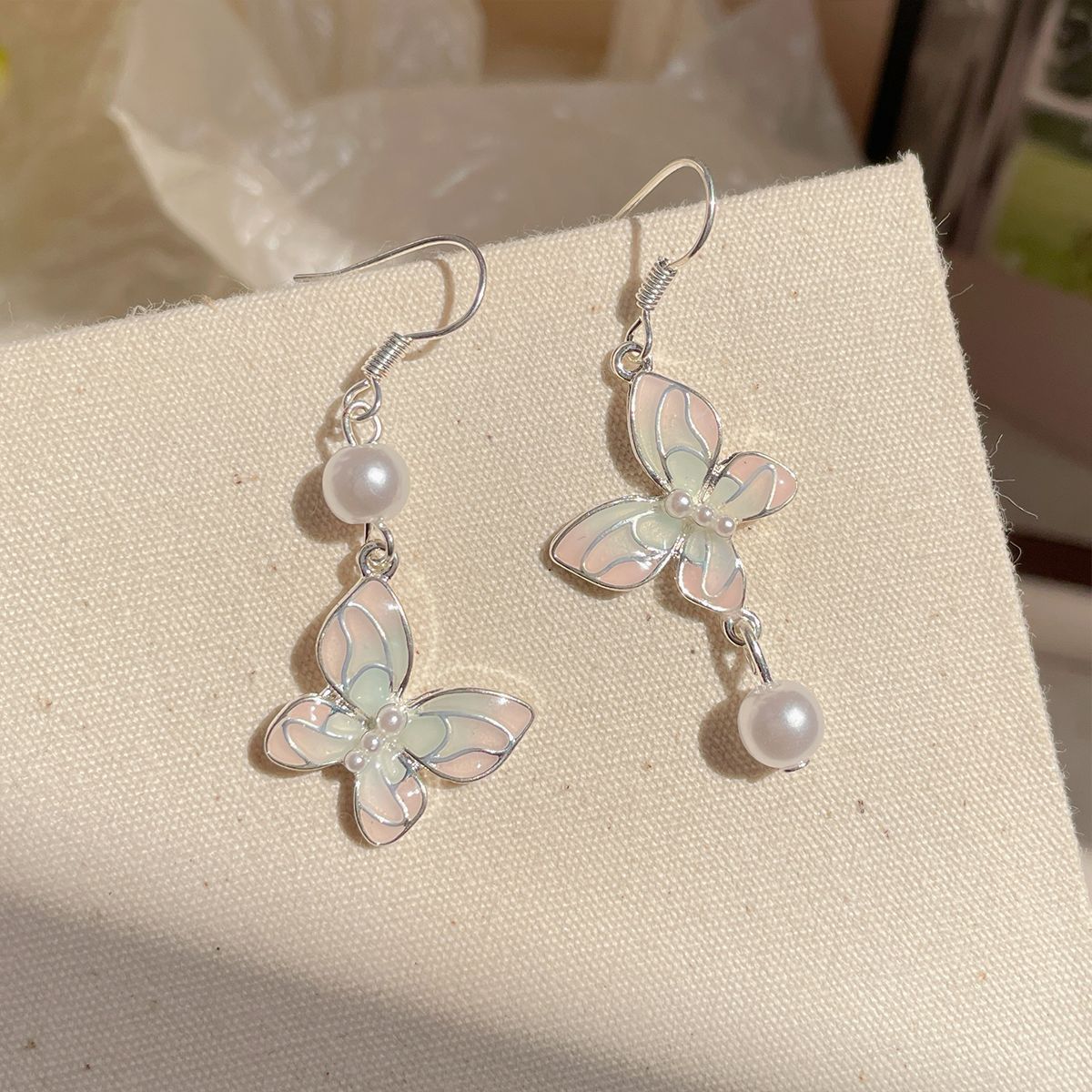 Sweet Butterfly Female Sier Needle Design Gradient Earrings