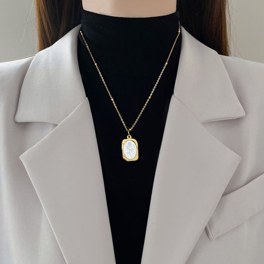 Vision Rose Box Lucky Beads Mid-length Necklaces