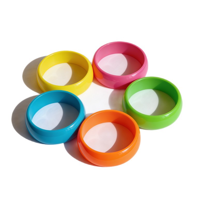 Plastic Popular Aperture Solid Color Glossy Bracelet