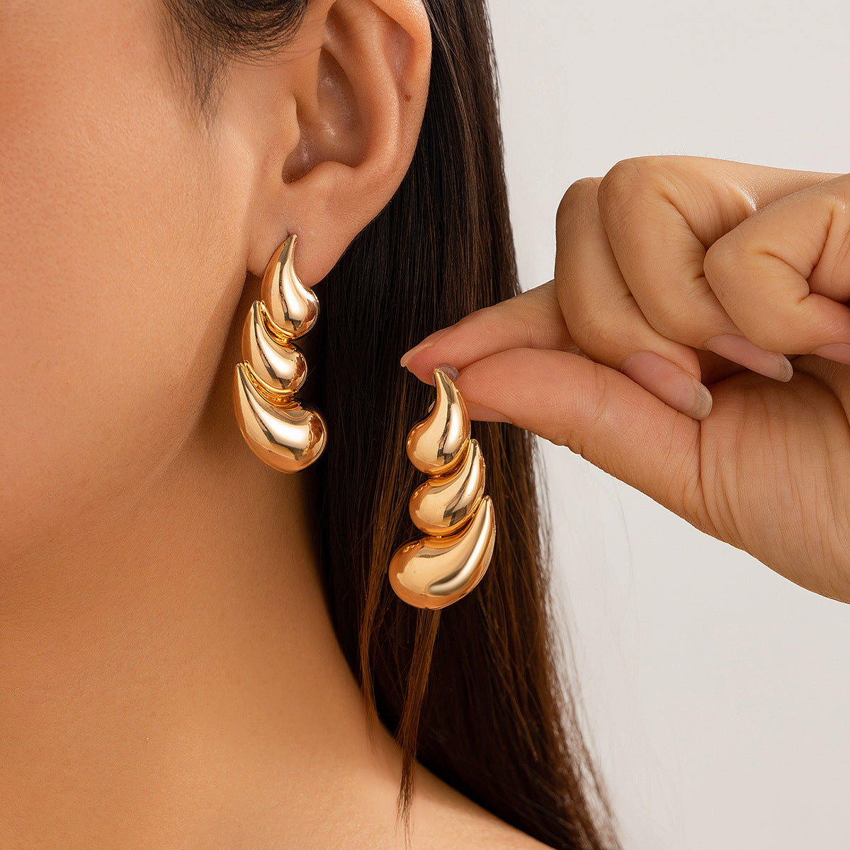 Comma Design Sense Female Geometric Glossy Earrings