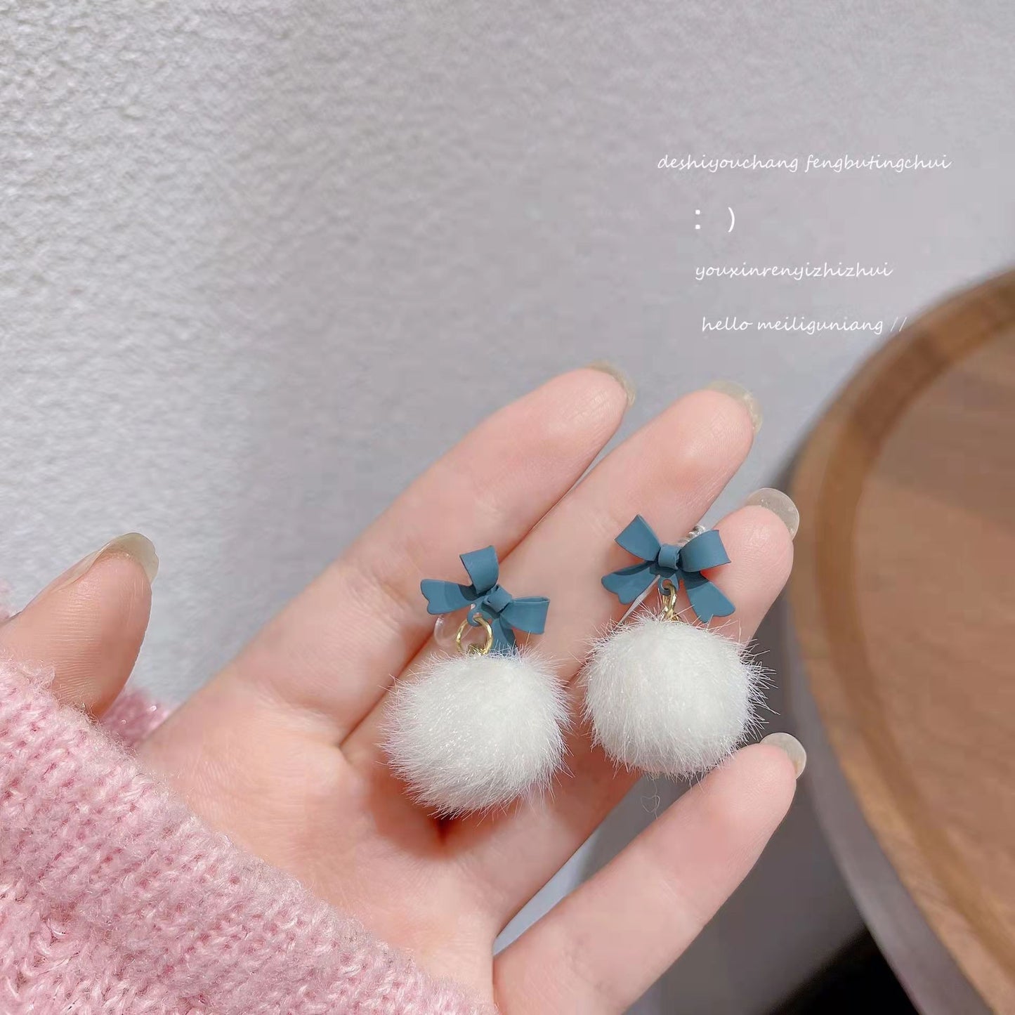 Temperament Sier Ear Bow Plush Ball Earrings