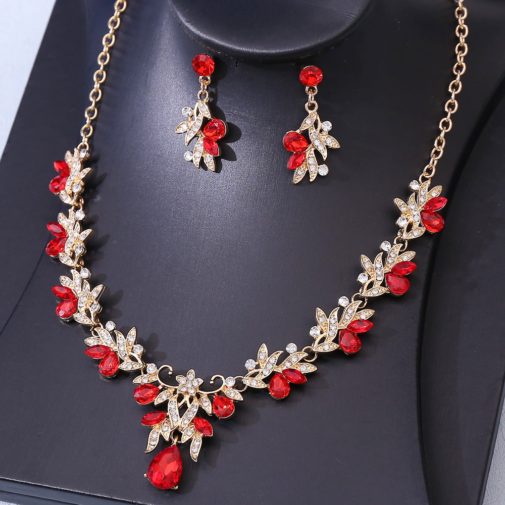 Women's Elegant Retro Flower Suite Joker Clavicle Necklaces