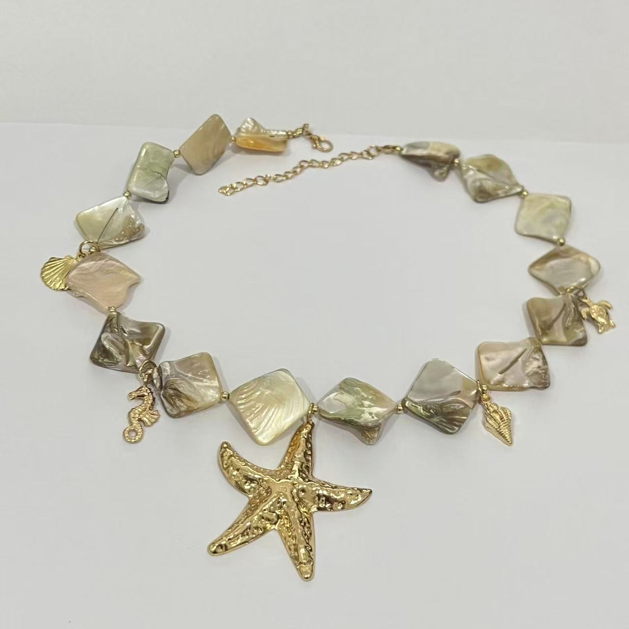 Women's Exaggerated Personalized Vacation Style Shell Simple Necklaces