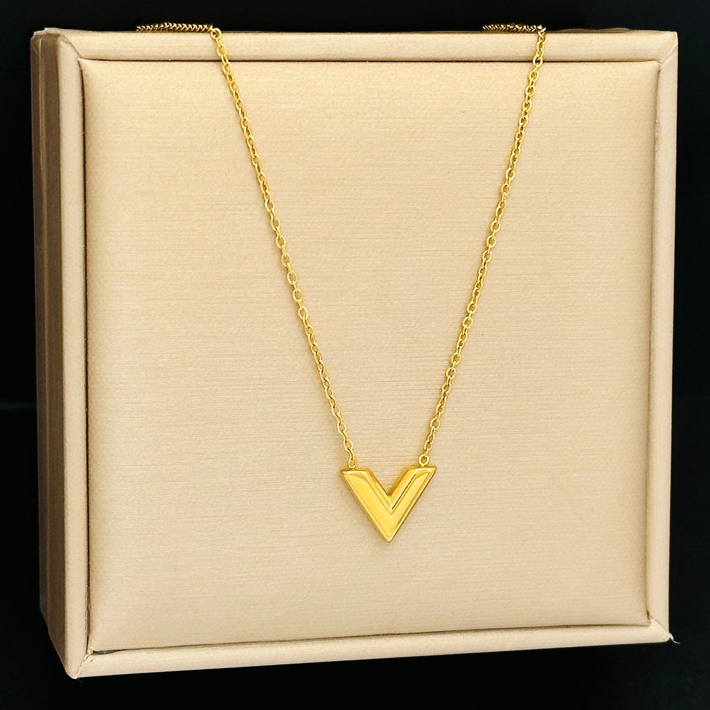 Gold Special Interest Light Luxury V-shaped Female Summer Necklaces