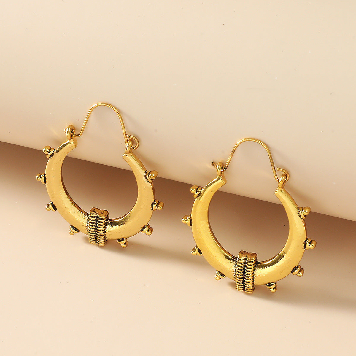 Carved Female Temperament Alloy Geometric Ear Clip Earrings