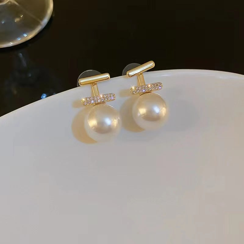 Light Luxury Pearl Female High Sense French Style Temperament Simple Earrings