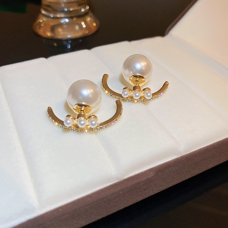 Women's Needle Light Luxury Hot Pearl Elegance Retro Flashing Earrings