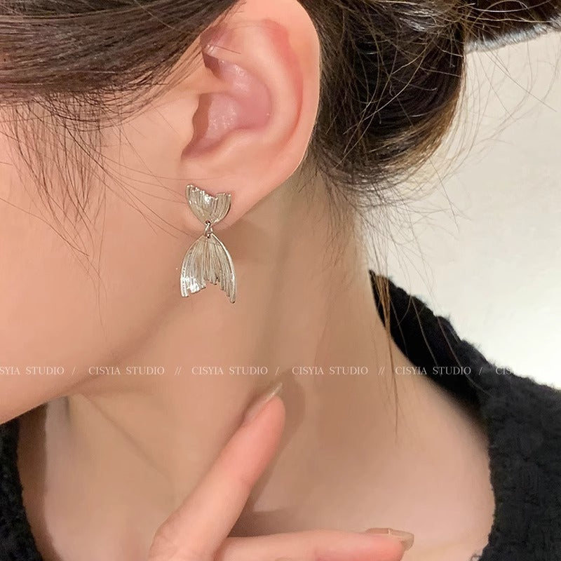 Women's Light Luxury Mosquito Coil Ear Clip Earrings