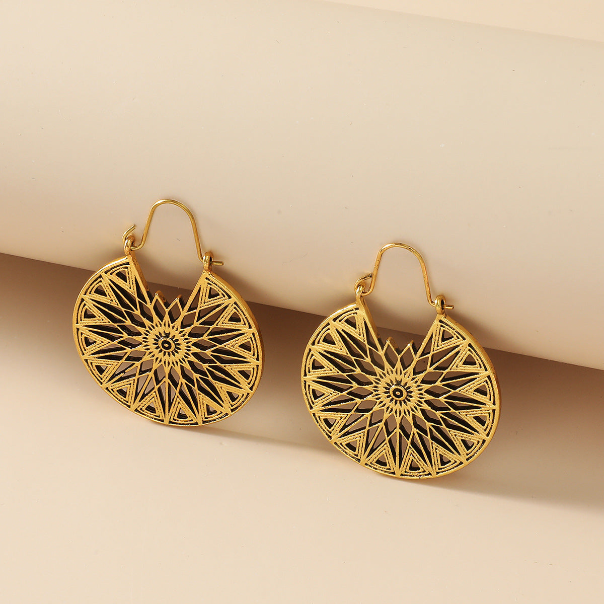 Carved Female Temperament Alloy Geometric Ear Clip Earrings