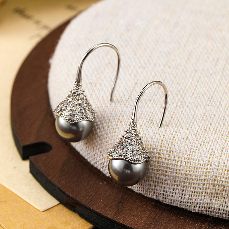 Women's Retro Style Pearl Long High-grade Fashion Temperamental Minority Earrings