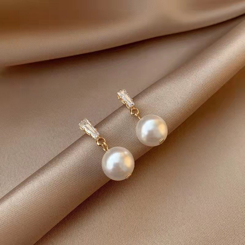 Women's High-grade Pearl French Minority Retro Affordable Earrings