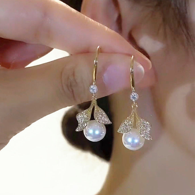 Women's Sier Needle Light Luxury Minority Pearl For Graceful Stud Earrings
