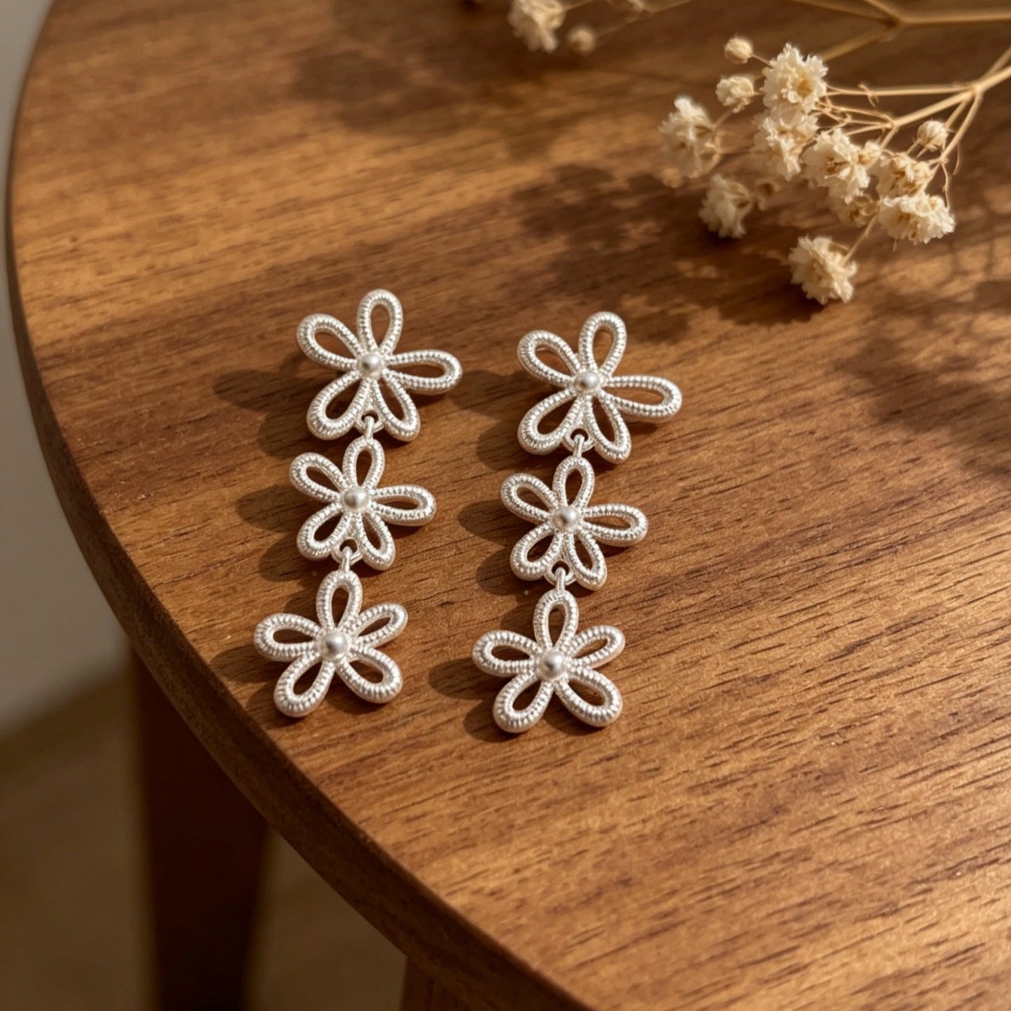 Flower Hollow Tassel Female High-grade Sweet Graceful Fashionable Petal Ear Earrings