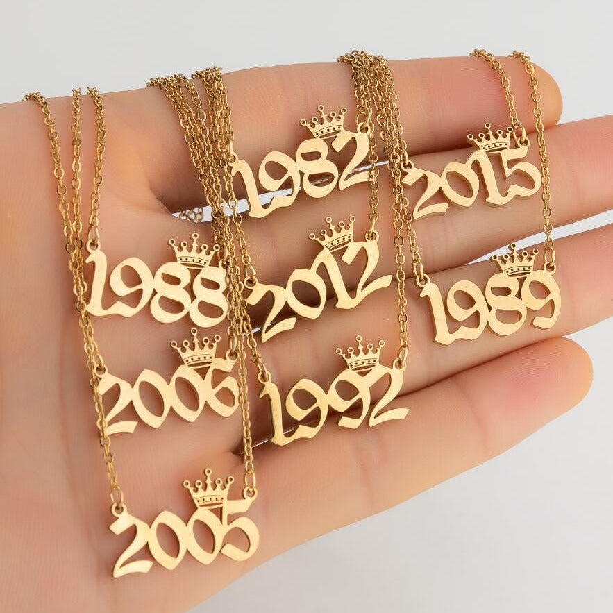 Women's Stainless Steel Light Luxury Crown Digital Metallic Necklaces