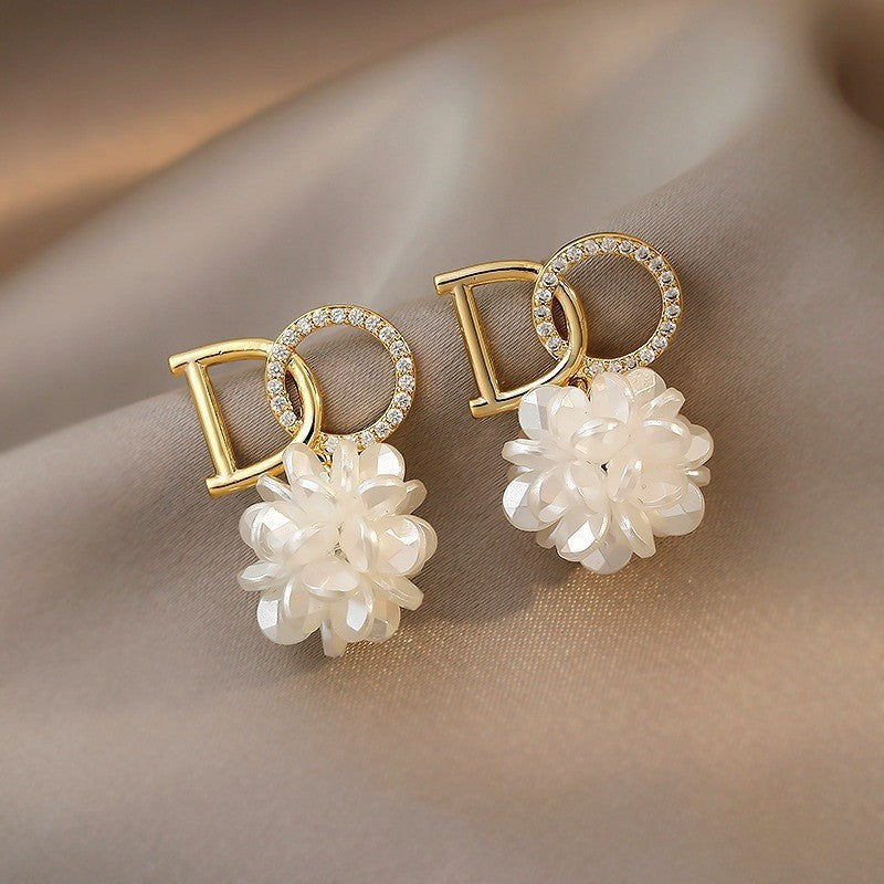 Women's Korean Pearl Simple Temperamental Ear Earrings