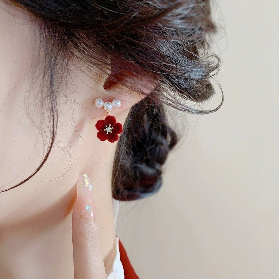 Women's Red Veet Flower Small Pearl Ear Earrings