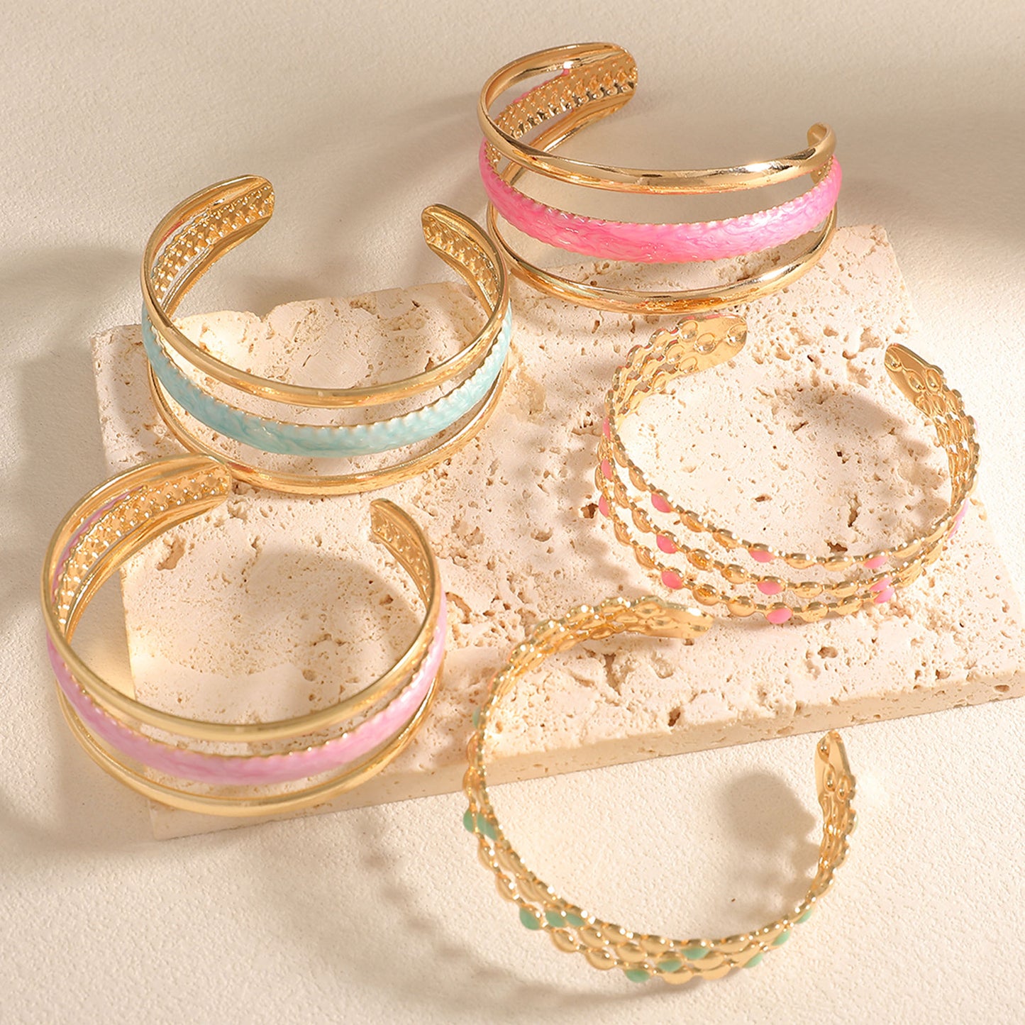 Geometric Hollow Color Light Luxury High-grade Drop Oil Opening Fashion Bracelet