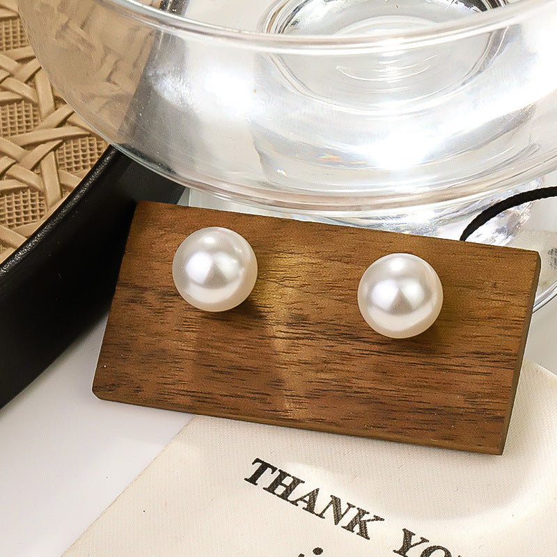 Women's Fashion Simple Classic Pearl High Sense Earrings