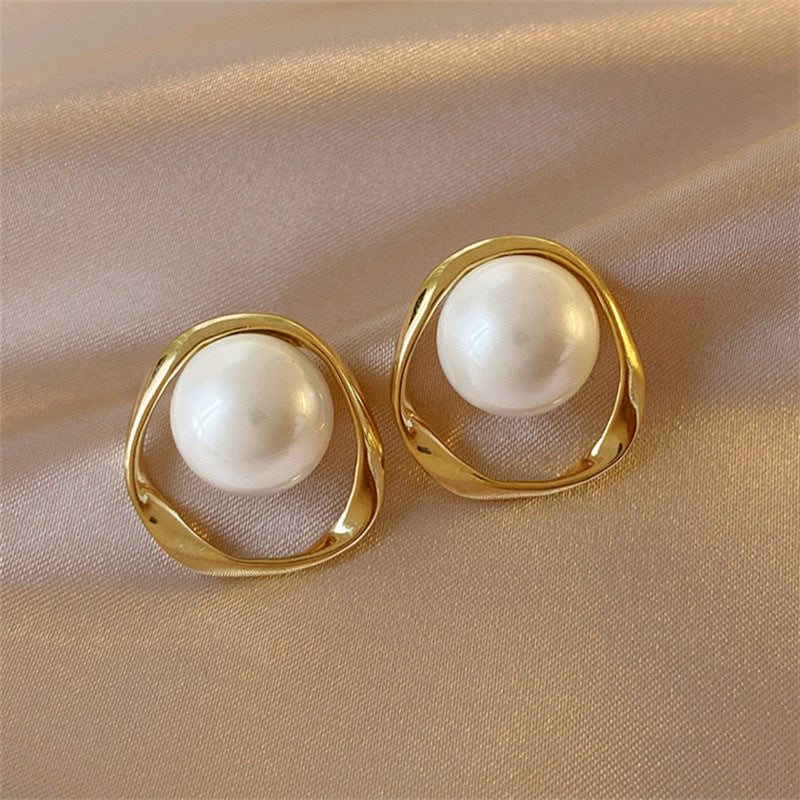 Women's High-grade Pearl French Minority Retro Affordable Earrings