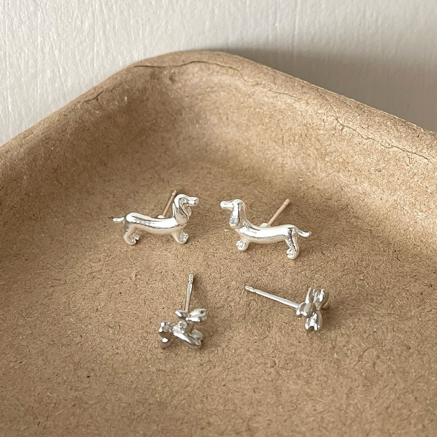 Sausage Dog Female Sier Needle Plain Earrings