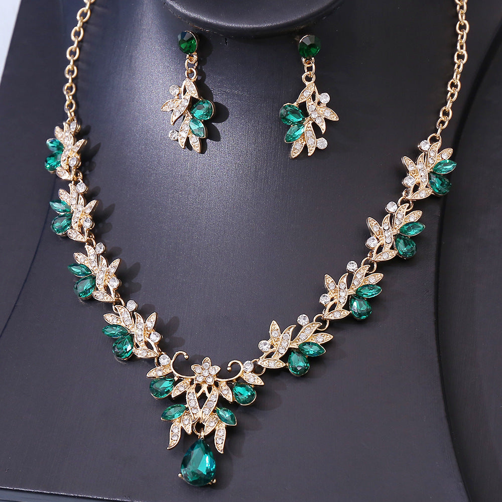 Women's Elegant Retro Flower Suite Joker Clavicle Necklaces