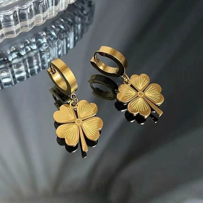 Luxury High-grade Four-leaf Fashionable Temperament Titanium Steel Necklaces