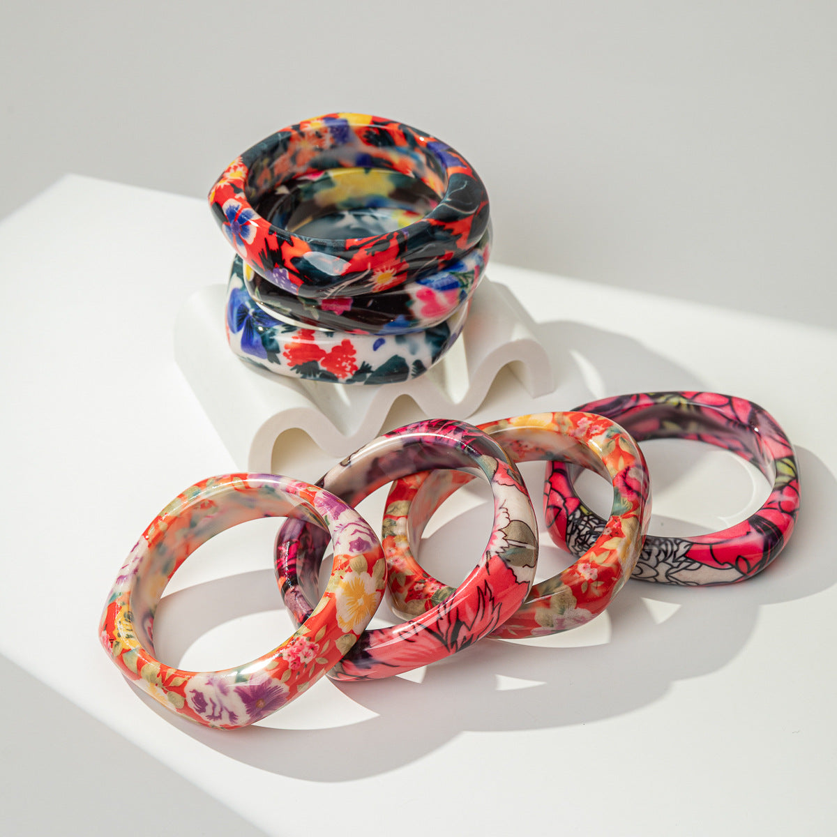 Women's Square Irregular Blooming Pattern Resin Personalized Fashionable Bracelets