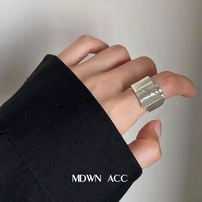 Women's Wall Sier-plated Retro Wave Niche Advanced Rings