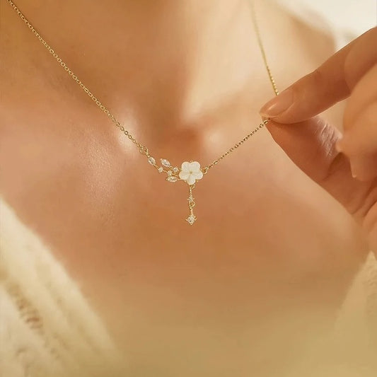 Camellia Female Light Luxury Minority Clavicle Chain Valentine's Necklaces