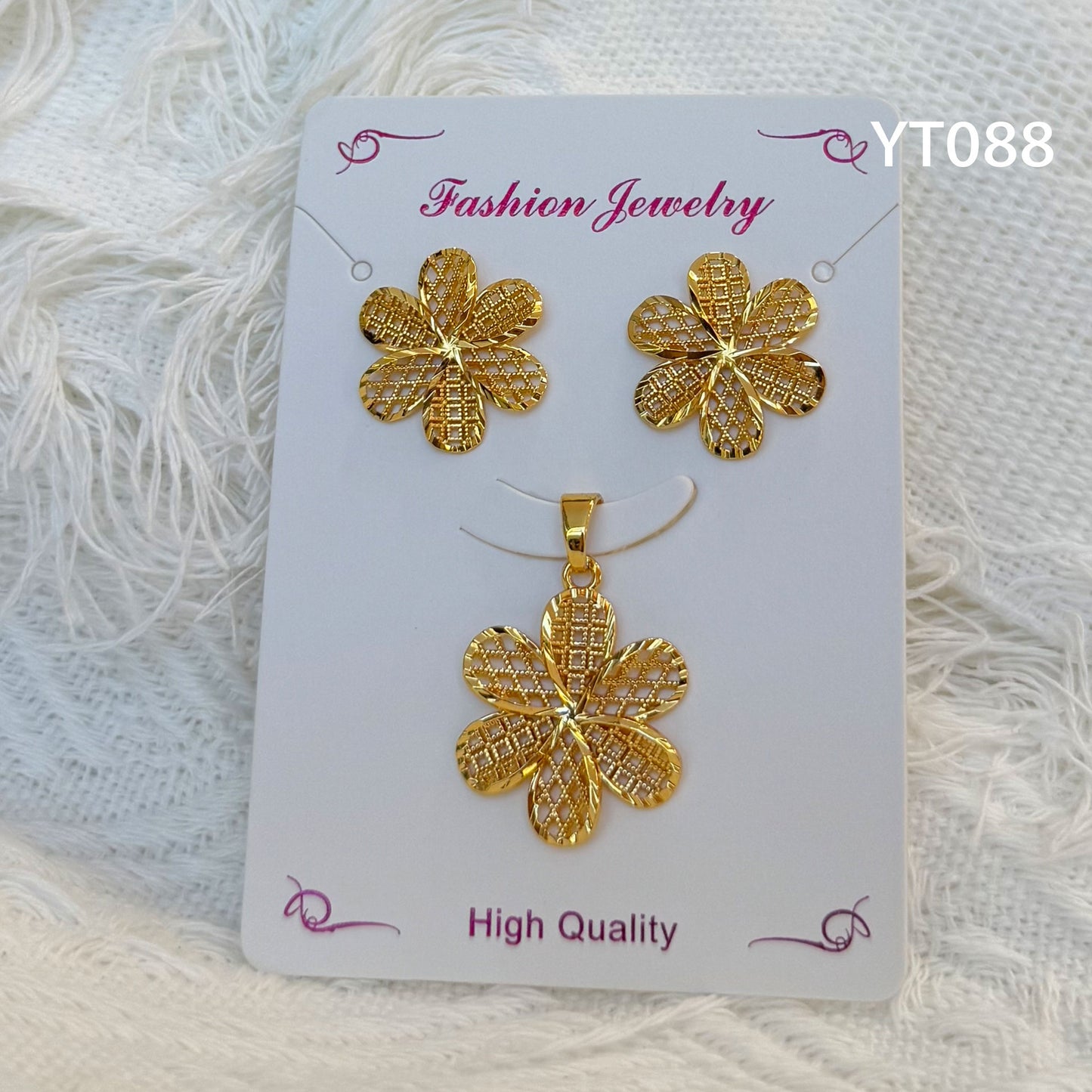 Niche Design Mild Luxury Retro Golden Versatile Jewelry Set