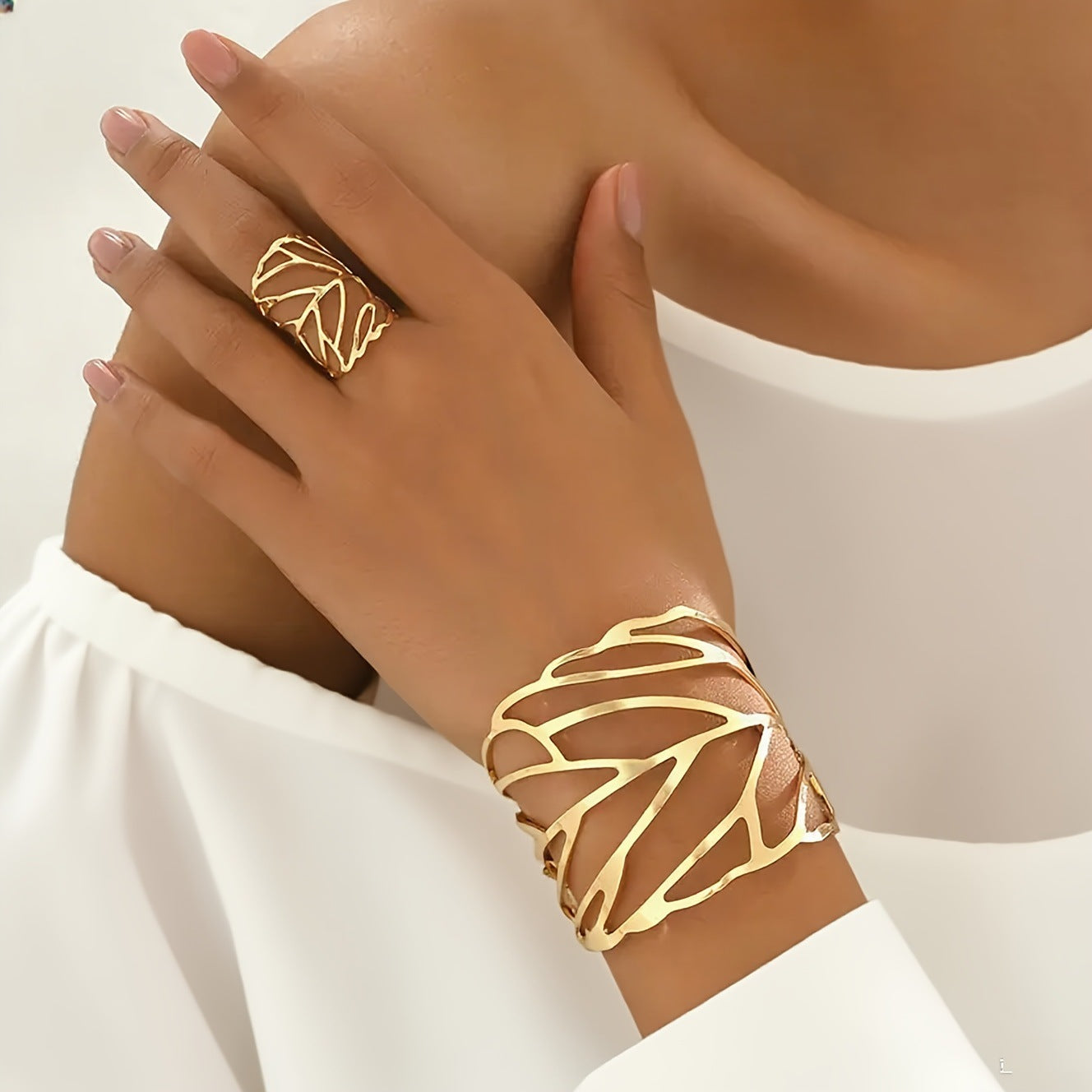 Butterfly Retro With Opening Elegant Graceful Popular Ladies Bracelet