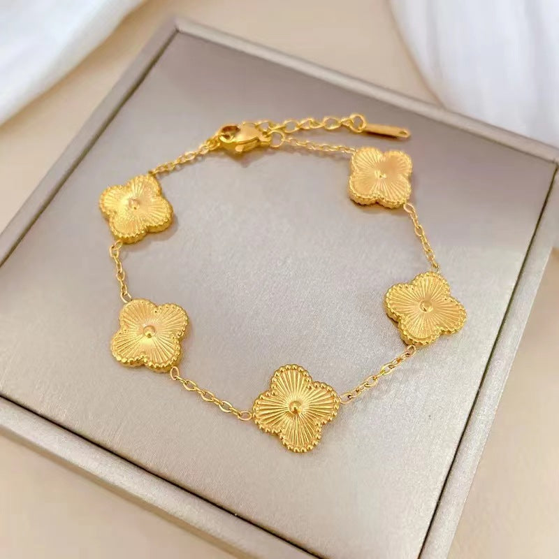 Women's Clover Pork Belly Gold Fashion Design Bracelets