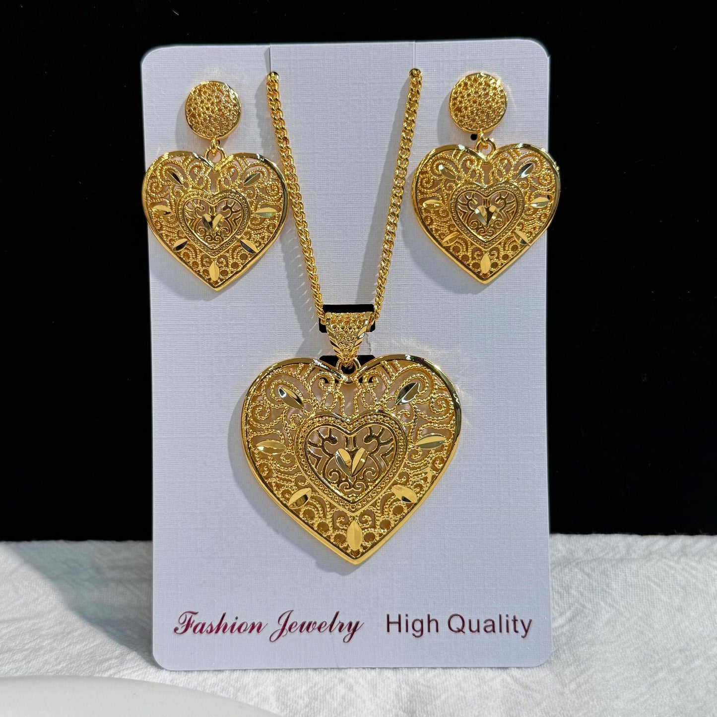 Retro Hollow Light Luxury Gold Love Plated Ethnic Jewelry Set