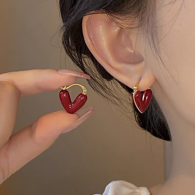 Women's Luxury Red Heart-shaped Ear Elegant Wild Earrings