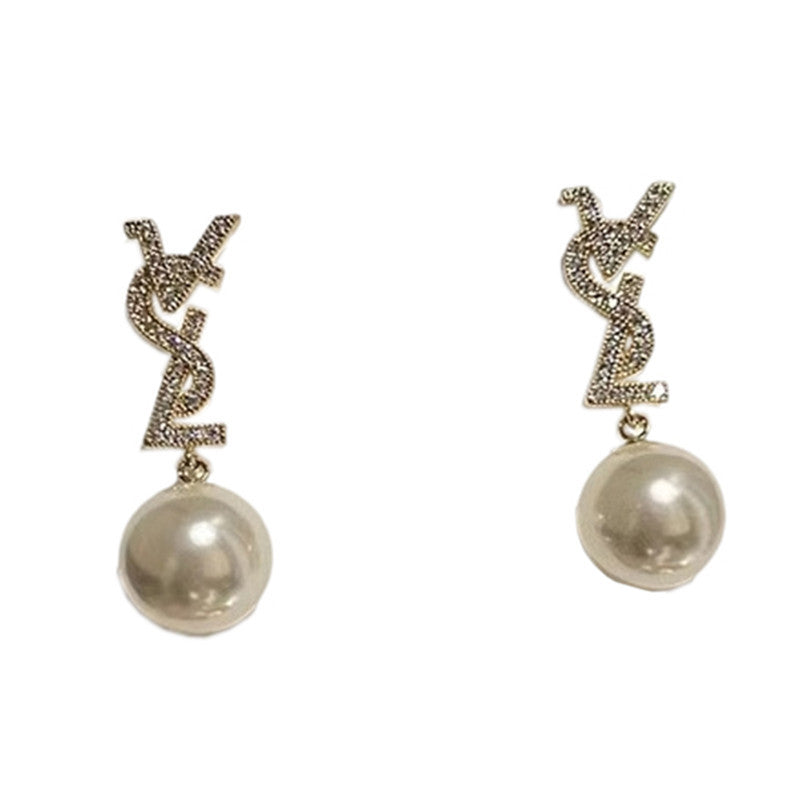 Women's Pearl English Letters Elegant Ear Light Earrings