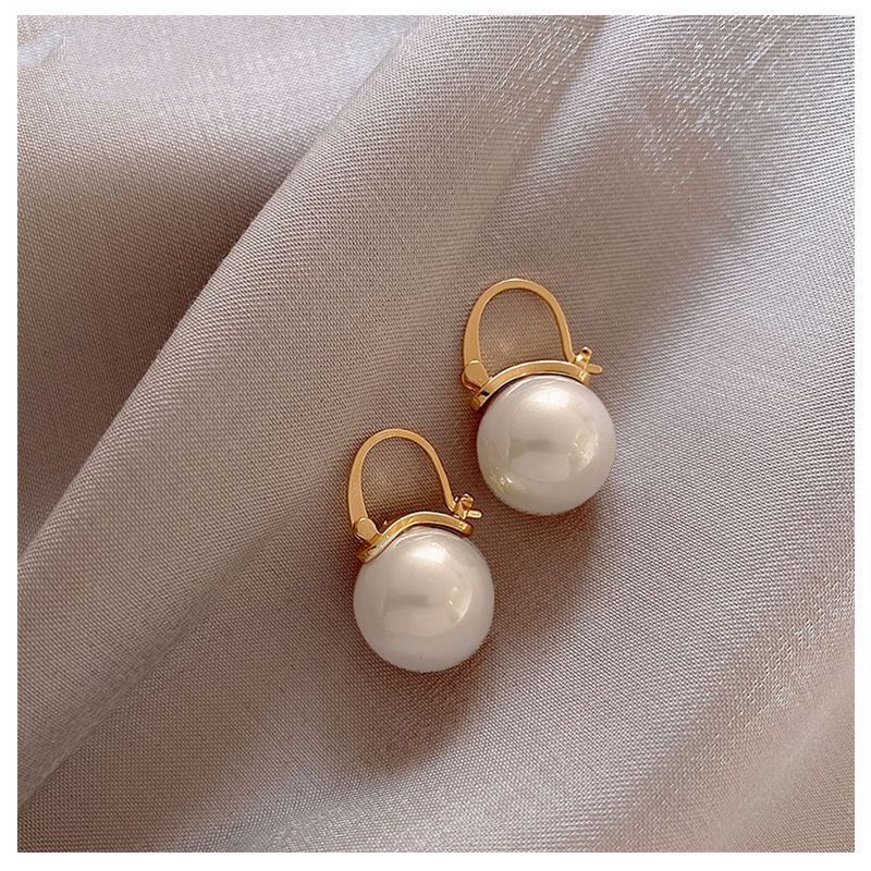 Women's Pearl Retro Simple Graceful Trendy Advanced Earrings