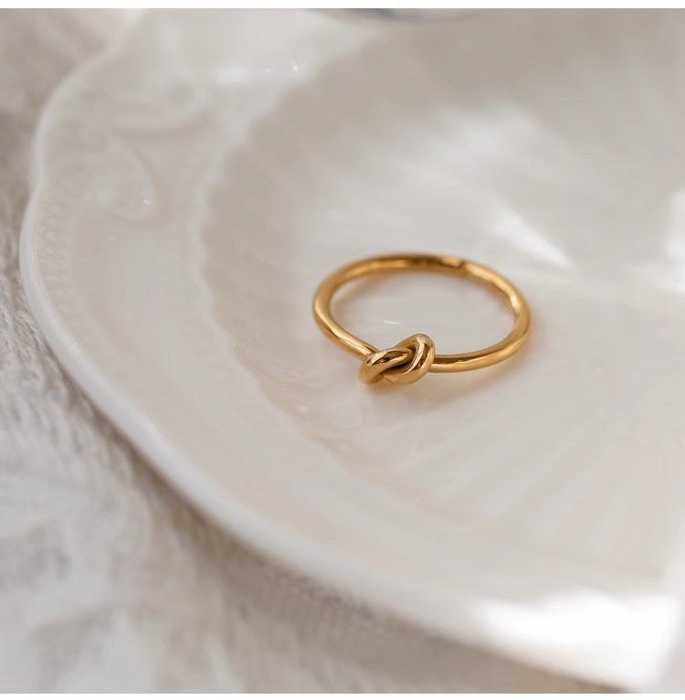 Line Knotted Female Fashion Unique Gold-plated Rings