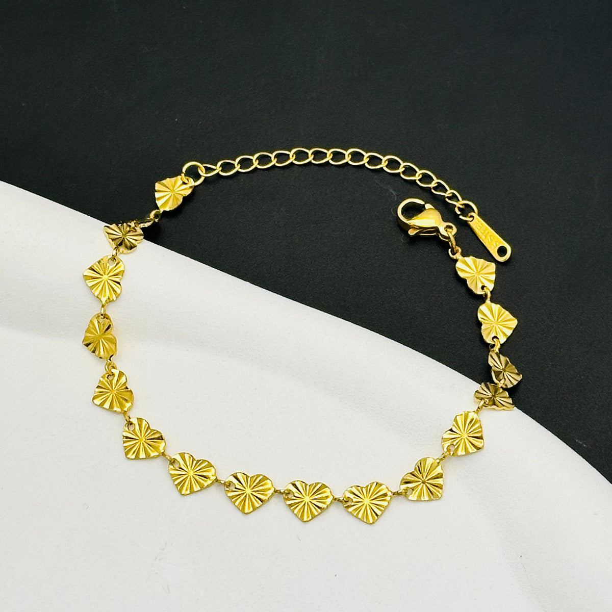 Temperament Entry Lux Female With Hearts Hollow Out Stitching Heart-shaped Bracelet