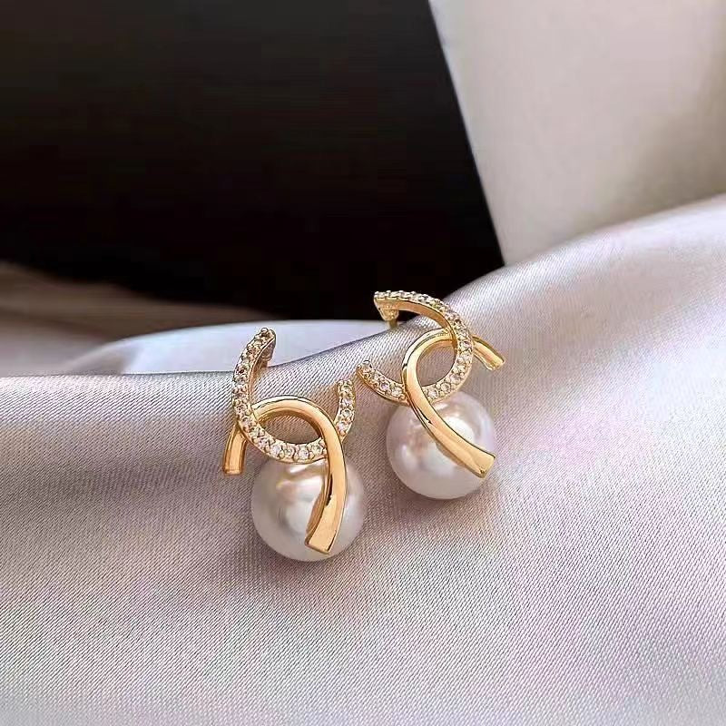 Women's High-grade Pearl French Minority Retro Affordable Earrings