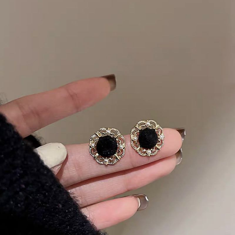 Women's Retro Black Style Fashion Elegant Graceful Earrings