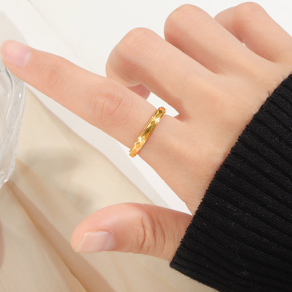 Women's Titanium Steel Fashion Diamond-shaped Rotatable Gold-plated Light Luxury Cut Surface Ring