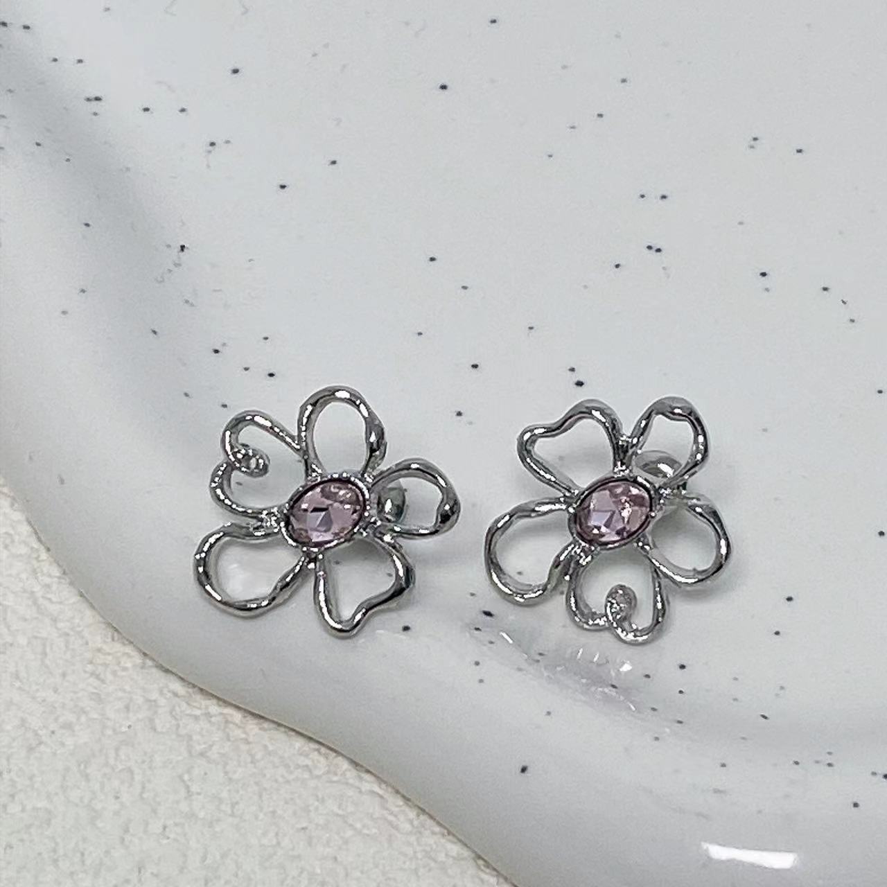 Women's Luxury Camellia Design Drip Glazed Flower Fashionable High-grade Earrings