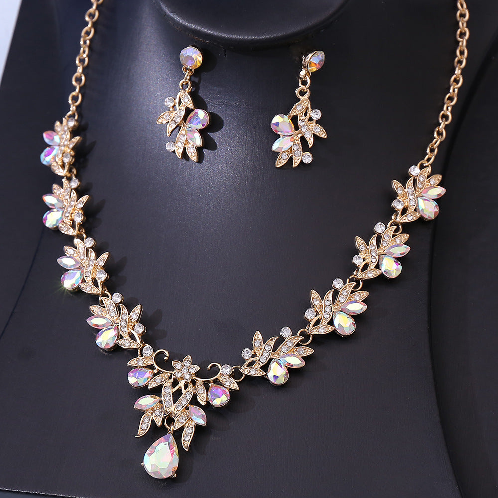 Women's Elegant Retro Flower Suite Joker Clavicle Necklaces