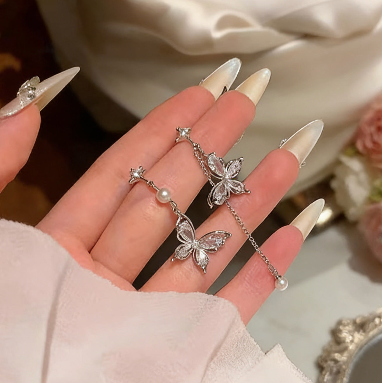 Women's Diamond Asymmetric Butterfly Temperament Entry Lux High-grade Tassel Niche Design Stud Earrings