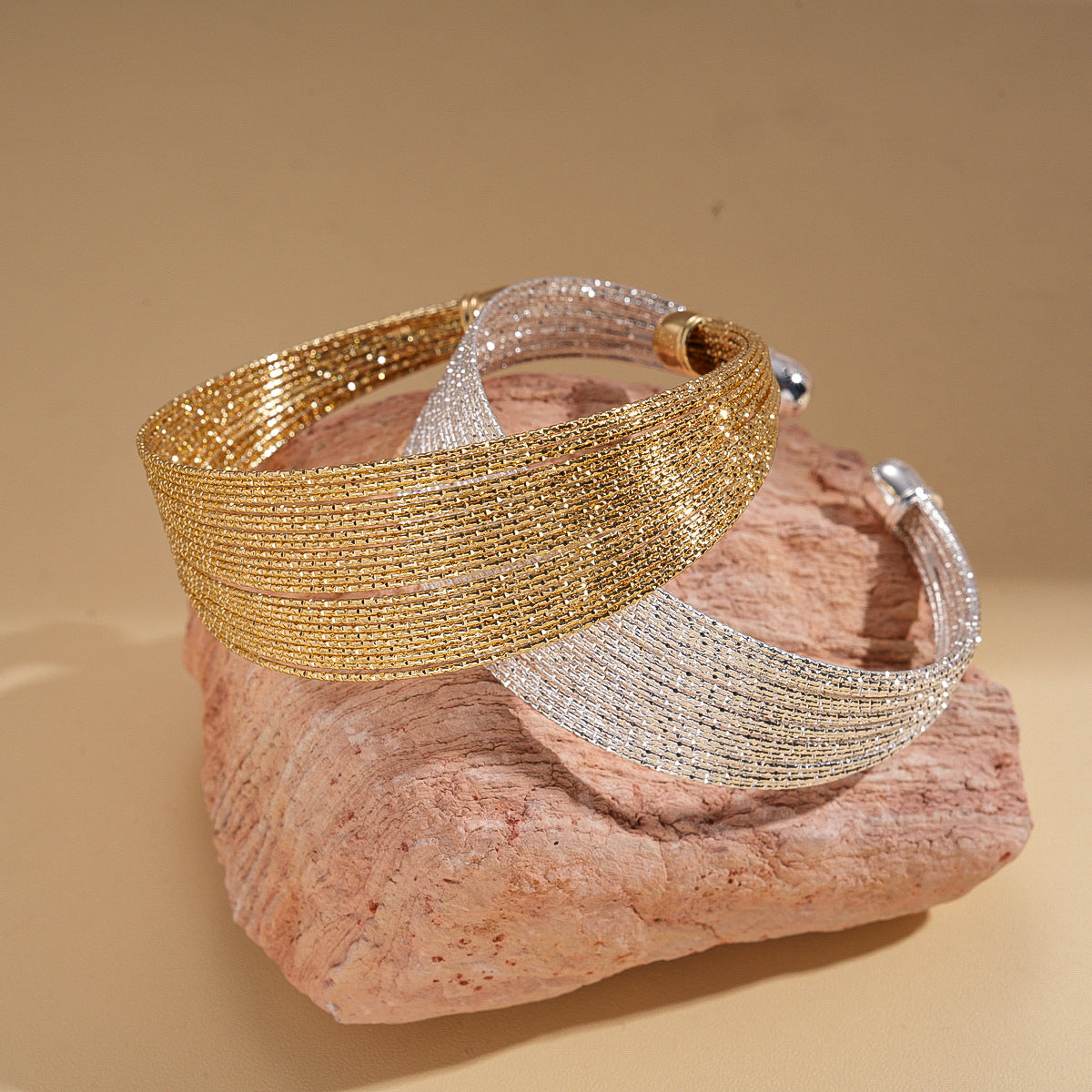 Women's Metal Geometric Round Open-ended Cold Personalized High-grade Bracelet