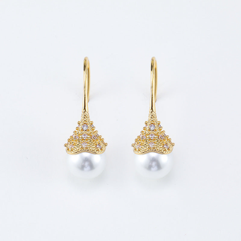 Women's Retro Style Pearl Long High-grade Fashion Temperamental Minority Earrings