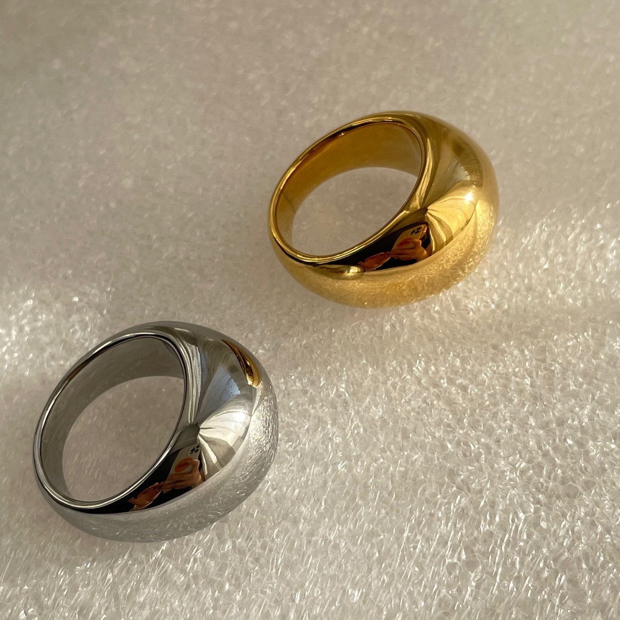 Cold Style Round Glossy Curved Female Rings